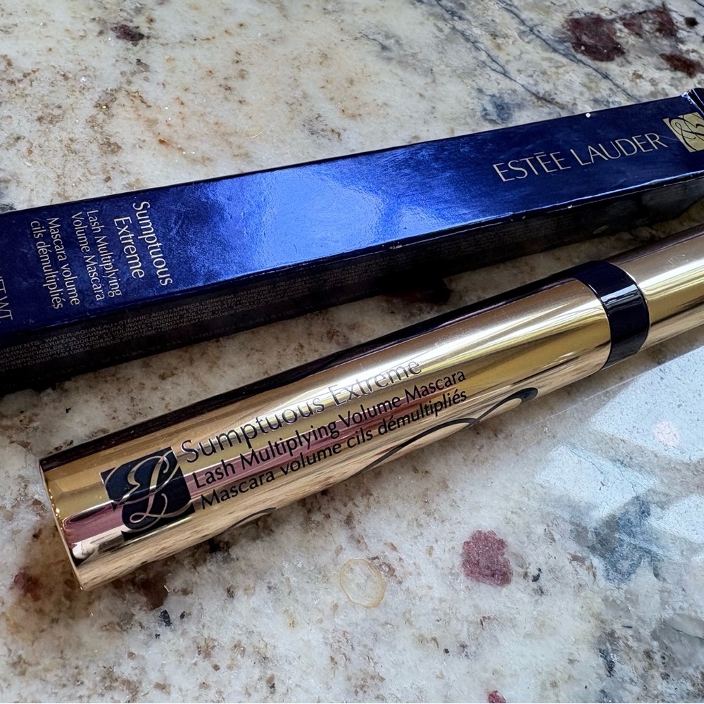 Estee Lauder Sumptuous Volume Mascara in Black